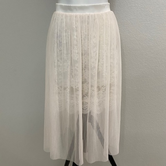 NWT Victoria's Secret Lace Skirt Size Large - Picture 1 of 8